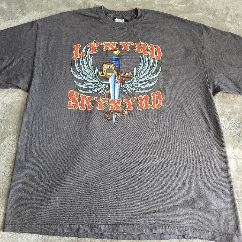 SOLD Gray Graphic T-Shirt